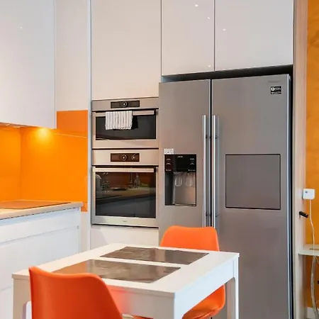 Metro Mlynow Vibrant By Bookinghost *