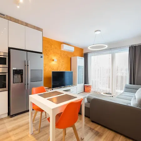 Metro Mlynow Vibrant By Bookinghost Warschau