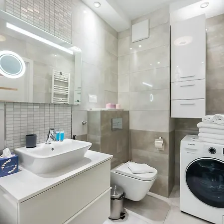 Metro Mlynow Vibrant By Bookinghost Appartement Warschau