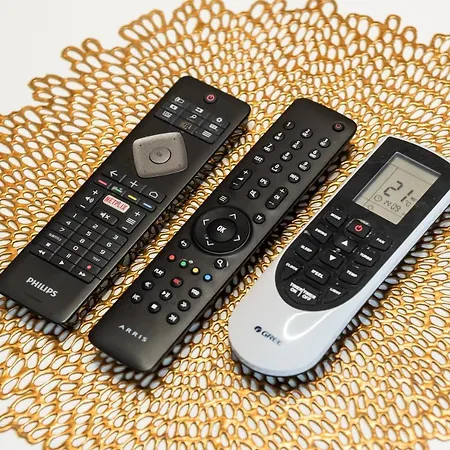 Metro Mlynow Vibrant By Bookinghost * Warschau