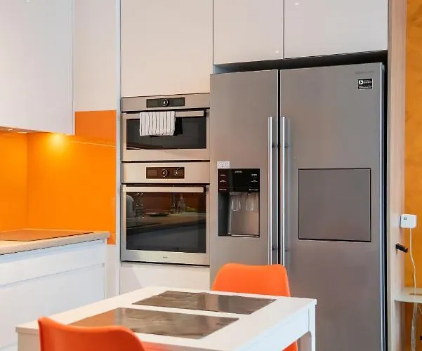 Metro Mlynow Vibrant By Bookinghost *