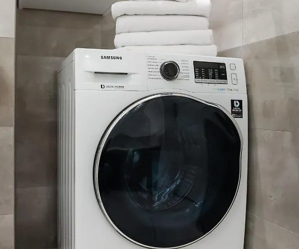 Metro Mlynow Vibrant By Bookinghost * Warszawa