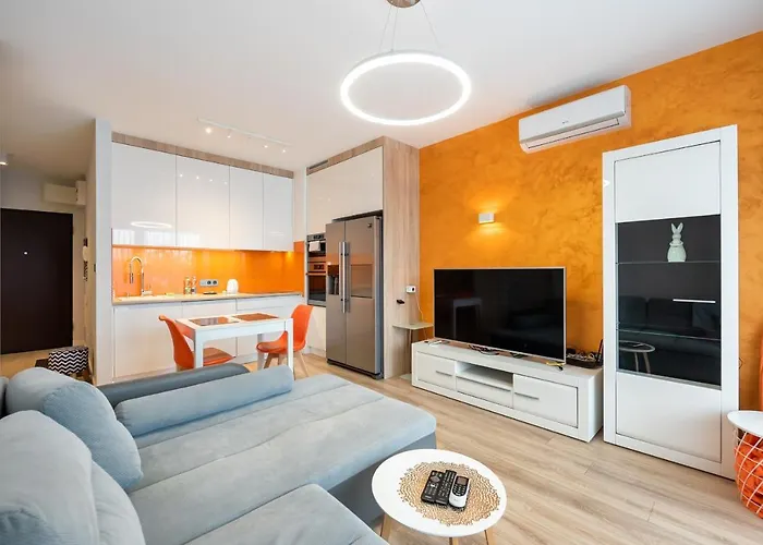 Metro Mlynow Vibrant By Bookinghost Warszawa