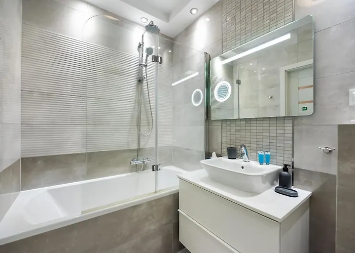 Lejlighed Metro Mlynow Vibrant By Bookinghost *